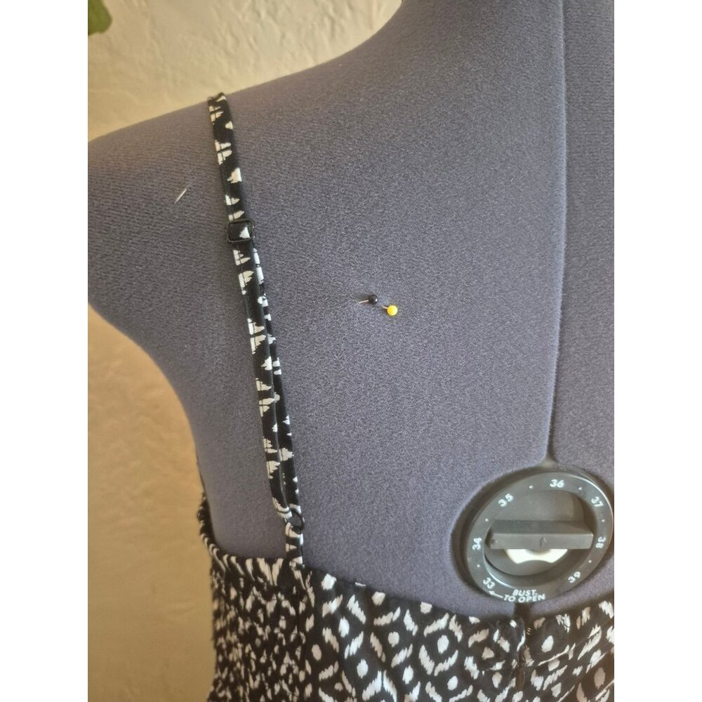 Old Navy Black & White Printed Spaghetti Strap Flowy Dress Size Large - Picture 7 of 7